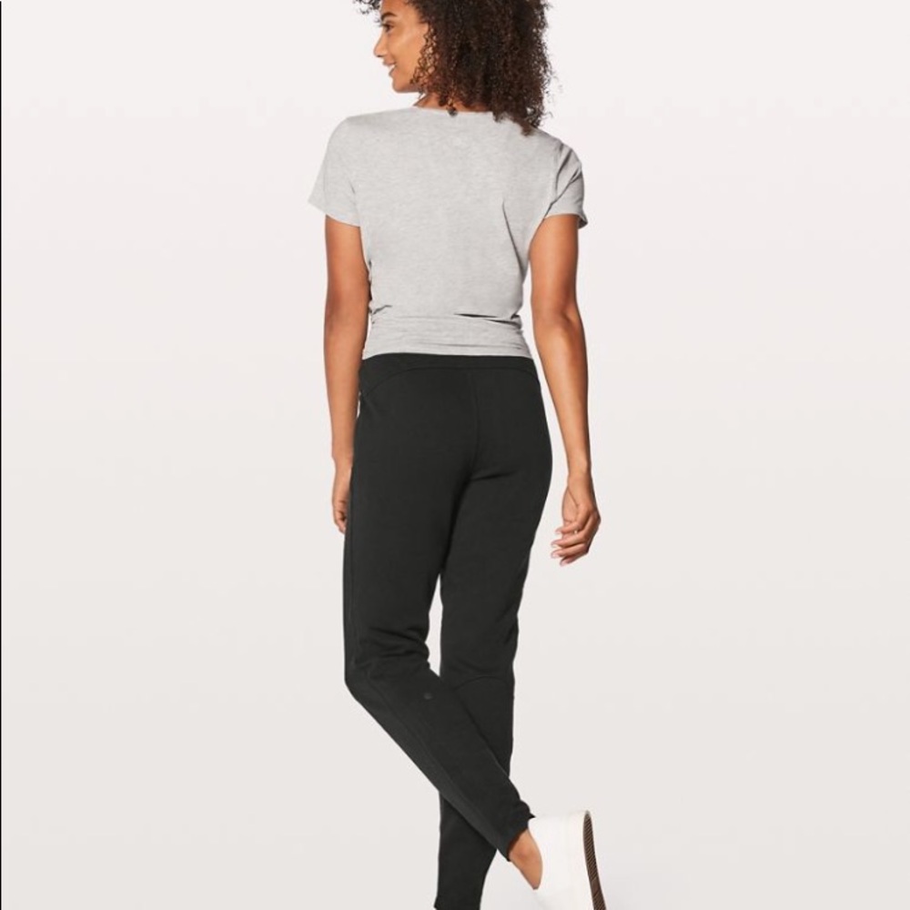 NWT BLACK LULULEMON FREE TO ROAM JOGGER - - 4 6 8 - Picture 3 of 7